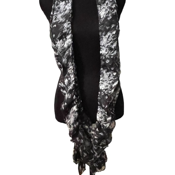 Floral scarf, gathered fabric, black and gray floral - Picture 4 of 7
